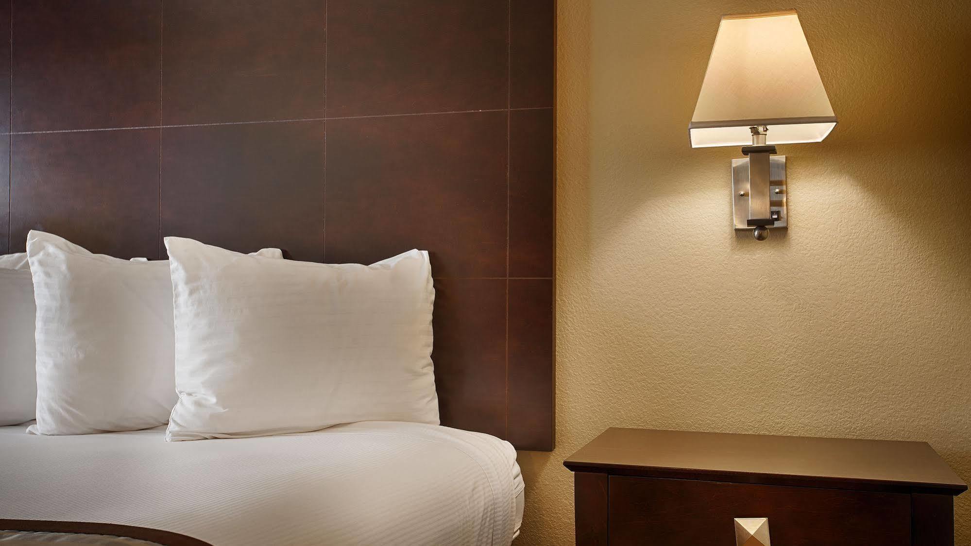 Best Western Plus Airport Plaza San Jose Bagian luar foto